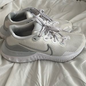 Nike renew women’s running shoe